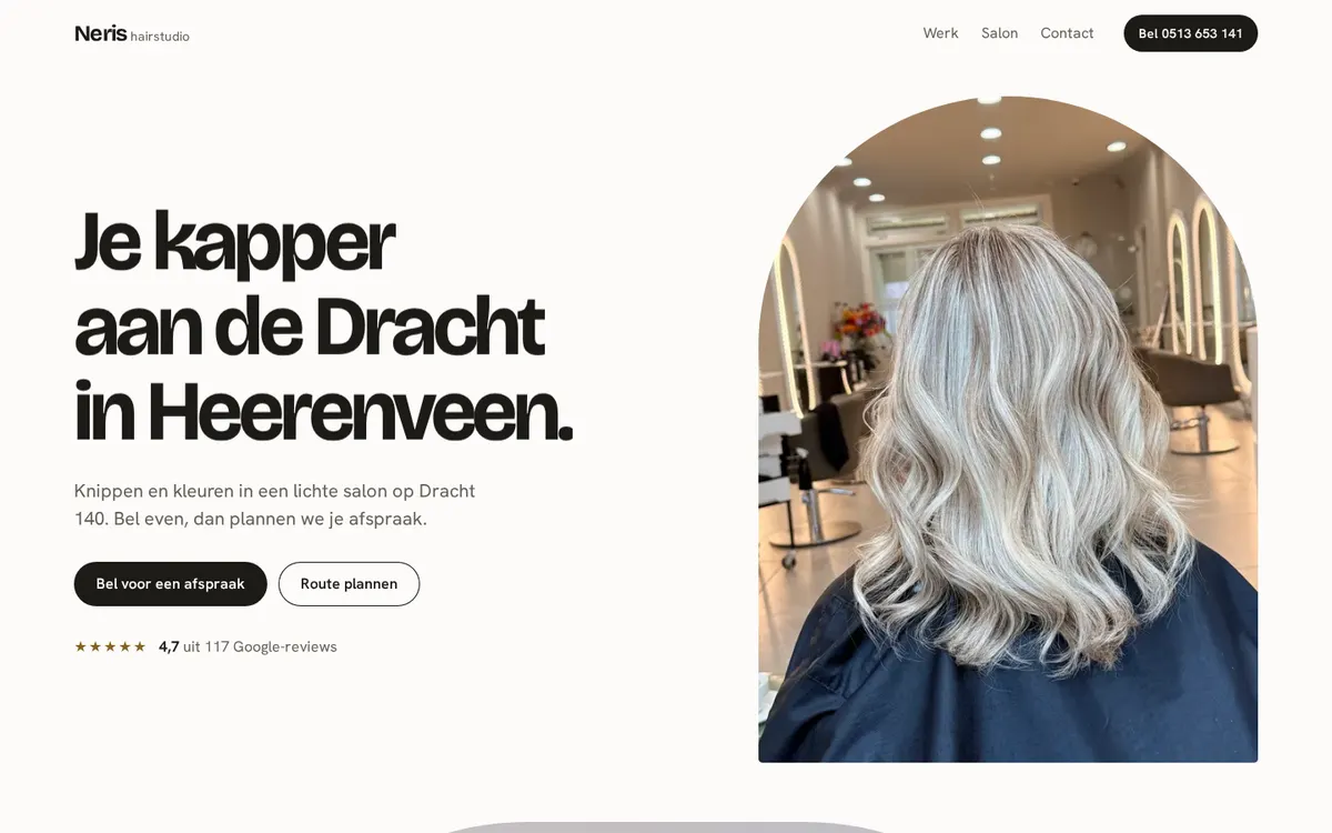 Richting A: lichte site met boogvormige foto's